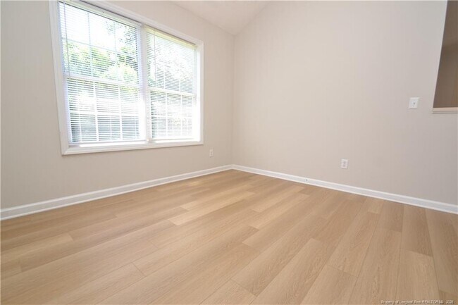 Building Photo - 1914 Sterling Hill Dr