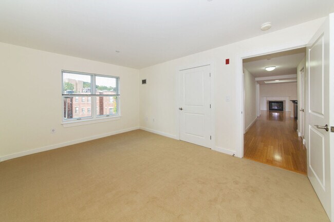 Building Photo - 1405 Beacon St