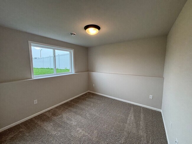 Building Photo - Stunning 3 Bed, 2 Bath New Build – 1,800 S...