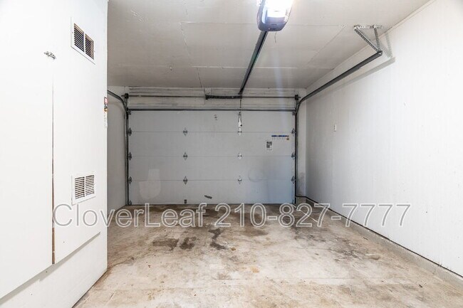 Building Photo - 9631 Ivy Bend St