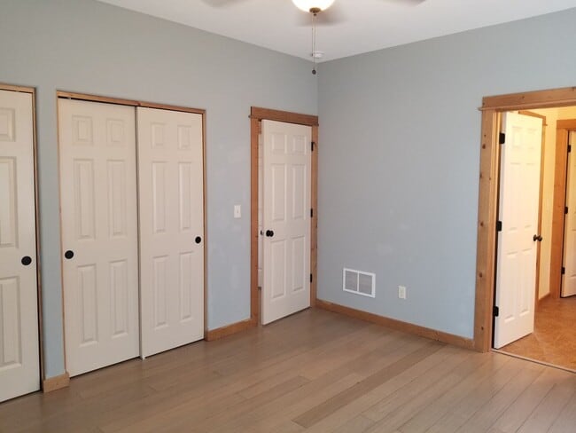 Building Photo - Adorable 2 Bedroom House- Great Location!