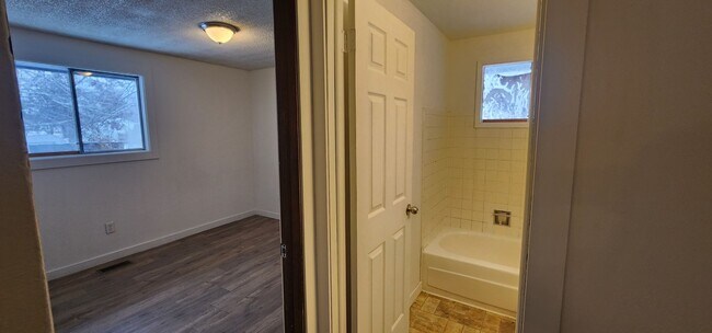 Building Photo - Welcoming 3 Bed, 1 Bath Home in Spokane