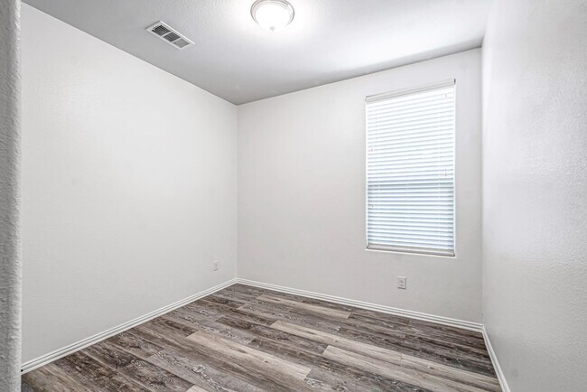 Building Photo - 7017 Kate Reed Dr