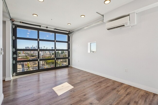 Building Photo - Brand-New Koreatown Modern Lofts | Rooftop Views | 6 Weeks Free