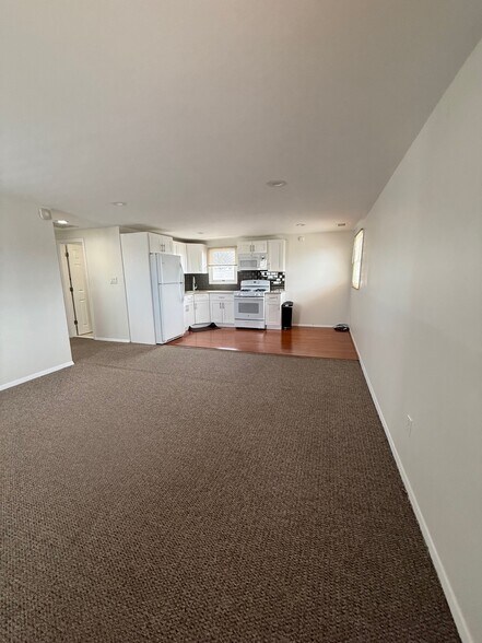 Building Photo - 132 Carle Rd