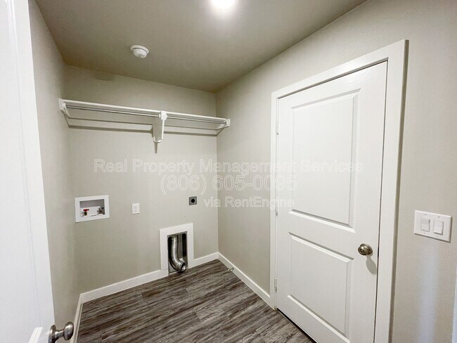 Building Photo - 3410 Bryan Ave