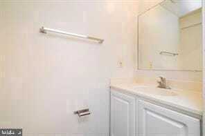 Building Photo - 6747 Kenwood Forest Ln