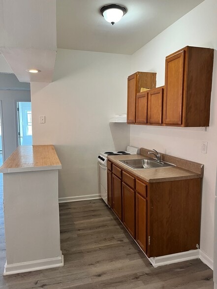 Primary Photo - 4944 N Broad St