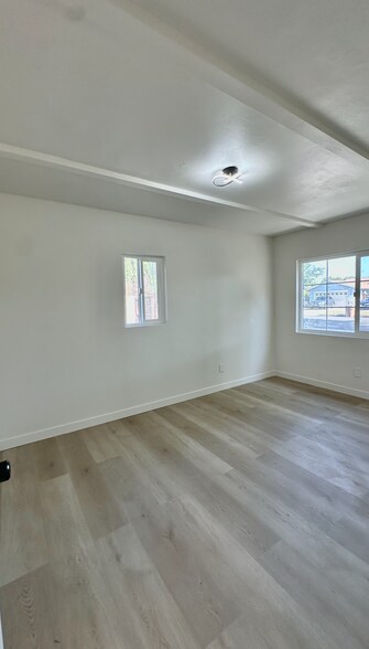 Building Photo - 2721 W Olive Ave