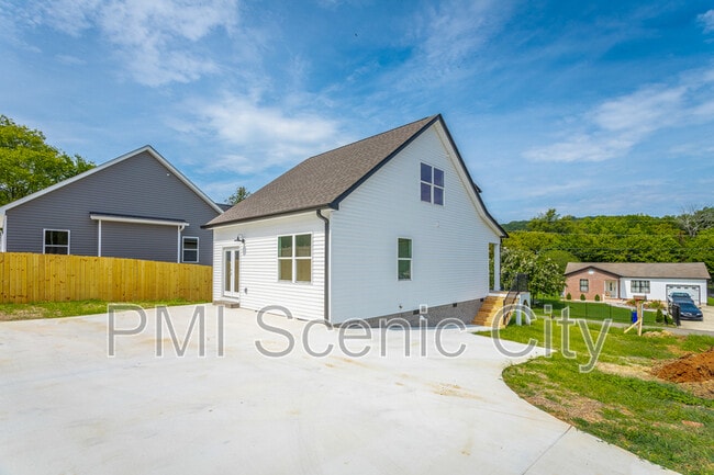 Building Photo - 2631 Rogers Dr SE
