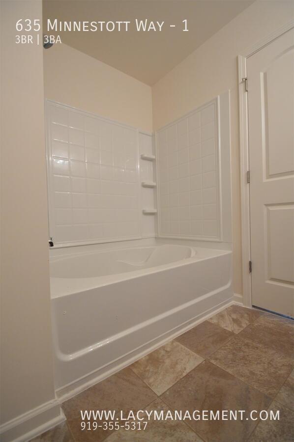 Building Photo - 635 Minnestott Way