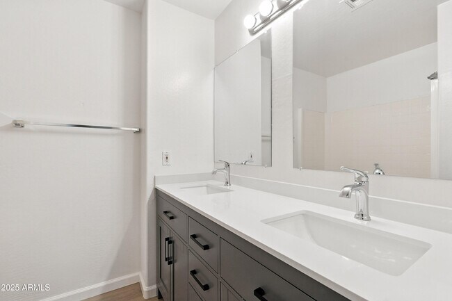 Building Photo - 6412 N 78th Ln