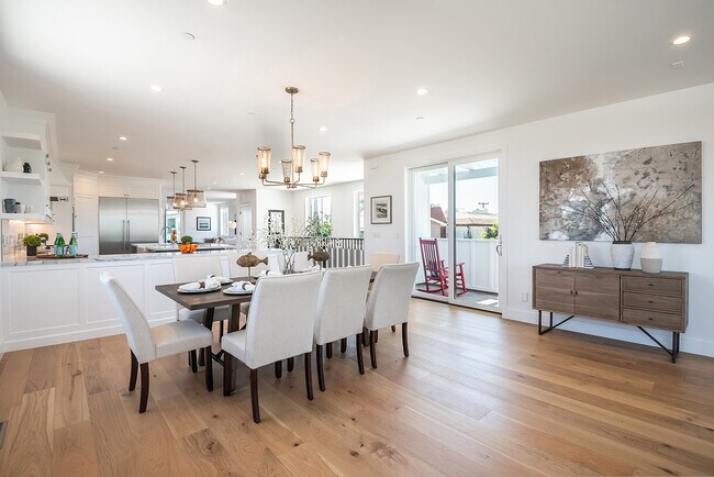 Building Photo - 724 13th St