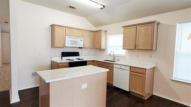 Building Photo - 3003 Elderberry Dr