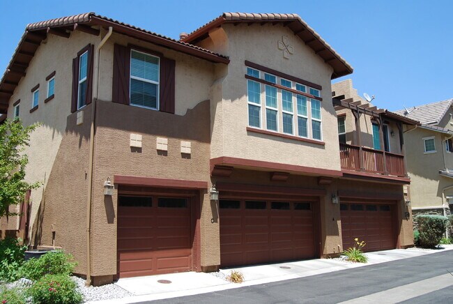 Building Photo - 2 Bedroom, 2 Bathroom Townhome in Damonte Ranch