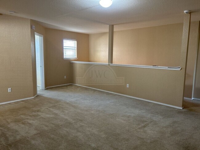 Building Photo - 204 W Gemini Ln