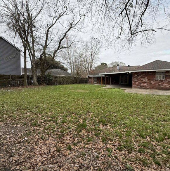 Building Photo - 3011 Cavalier Dr