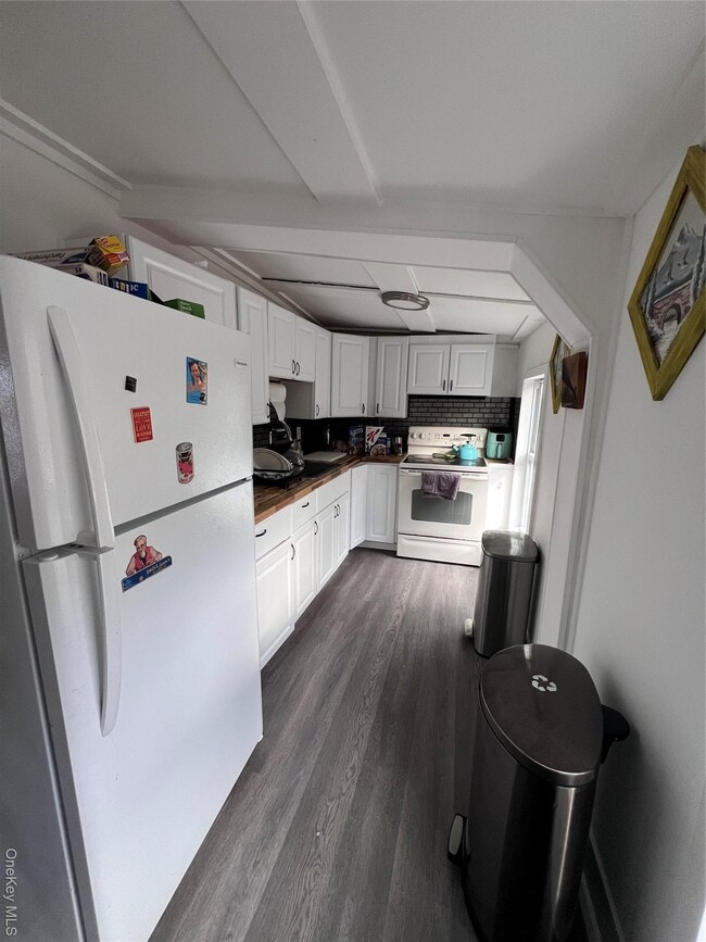 Building Photo - 67 Old Albany Post Rd