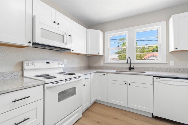 Building Photo - 9 Spencer St