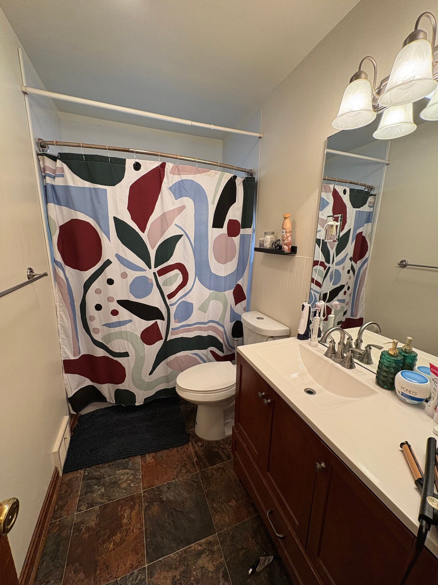 Building Photo - 901 E Scott St