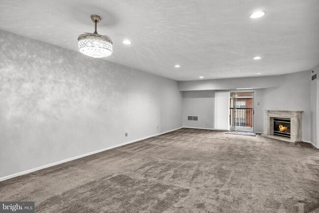 Building Photo - 6070 Main St