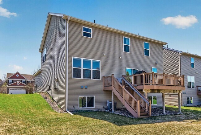 Building Photo - 15275 Plumstone Dr