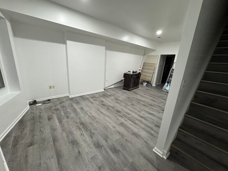 Building Photo - 48 1/2 3rd St