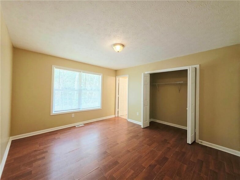 Building Photo - 186 S Red Oak Way
