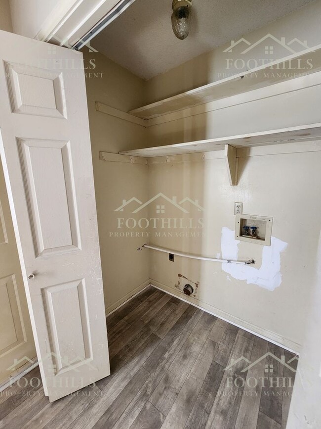 Building Photo - 123 Woodland Dr