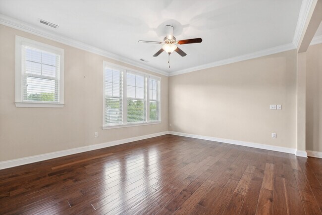 Building Photo - 1359 Town Home Dr