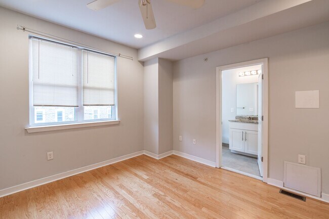 Building Photo - Five Bed Manayunk Apartment