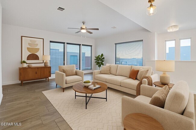Building Photo - 4016 Camelot Heights Dr