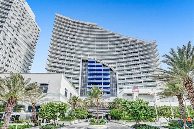 Building Photo - 3101 Bayshore Dr