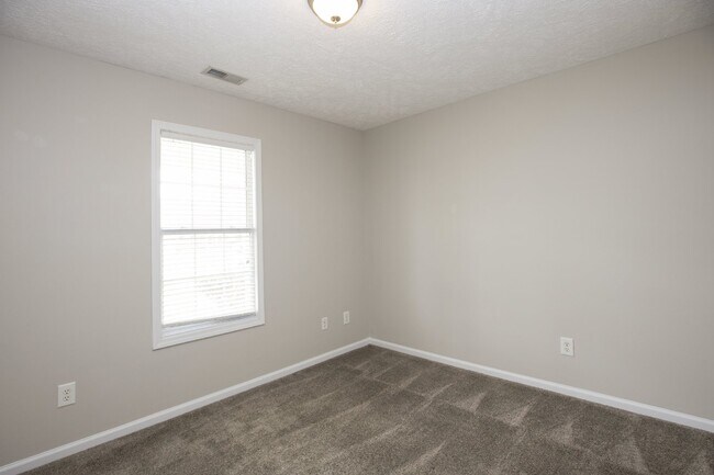 Building Photo - Charming 3 Bed, 2 Bath Rental Home in Raeford, NC - Don't Miss Out!