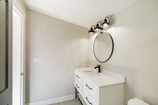 Building Photo - Beautiful Ranch Home in Prime Jefferson Location – Pet Friendly!