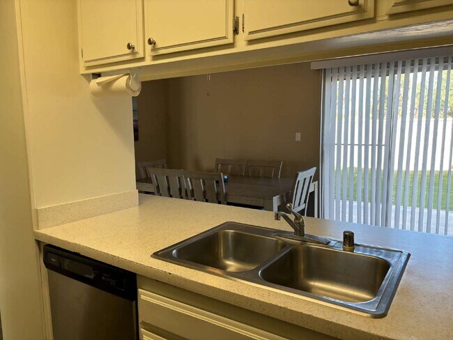 Building Photo - 2-Story, 2-Bedroom Condo Available for Rent