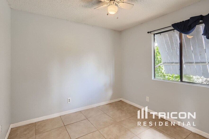 Building Photo - 3413 Yule Tree Dr