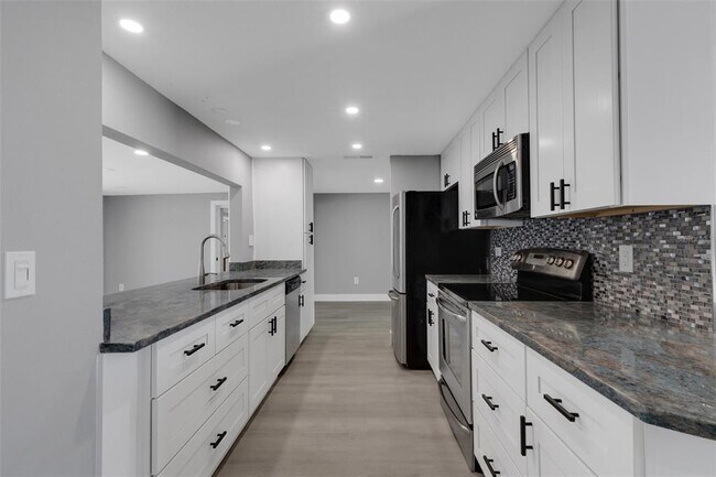 Building Photo - 4645 Hunter Ridge Dr
