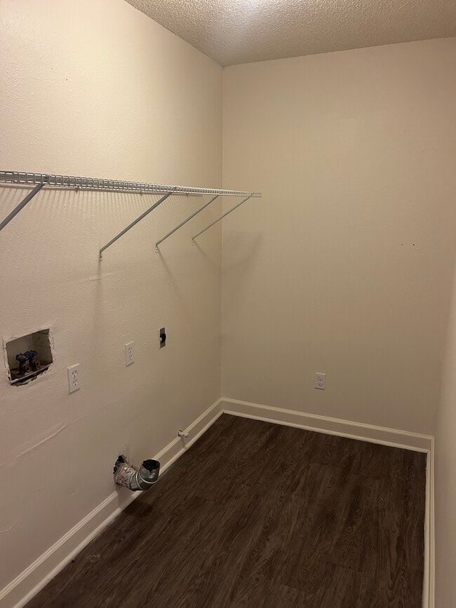 Building Photo - 67 Voda Ct