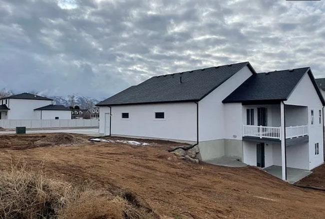 Building Photo - Coming soon! 5 Bedroom/2.5 Bathroom unit i...
