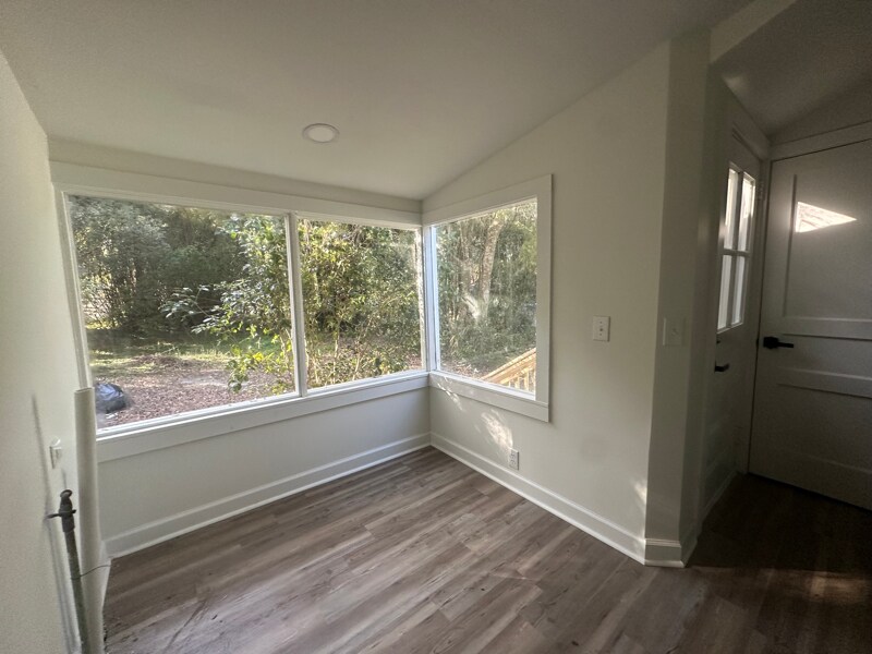 Building Photo - 1003 N Young St