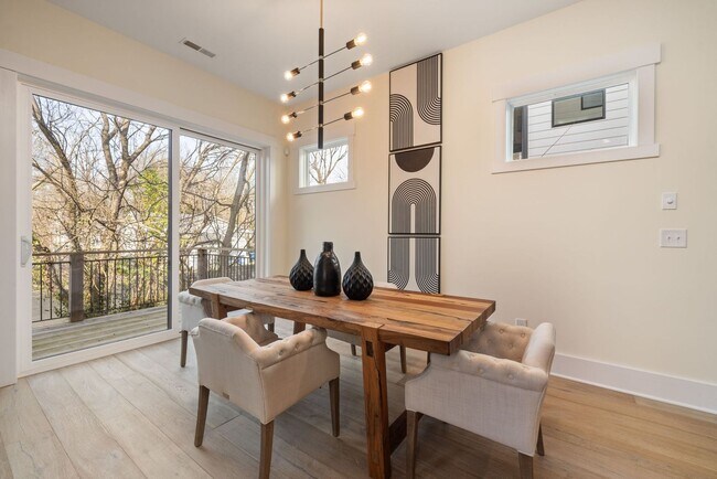 Building Photo - Modern 4-bedroom, 3 bathroom in the heart of Durham