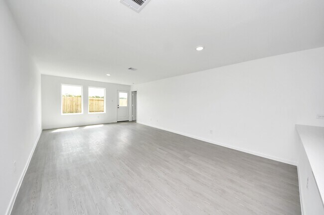 Building Photo - 317 Brandi Dr
