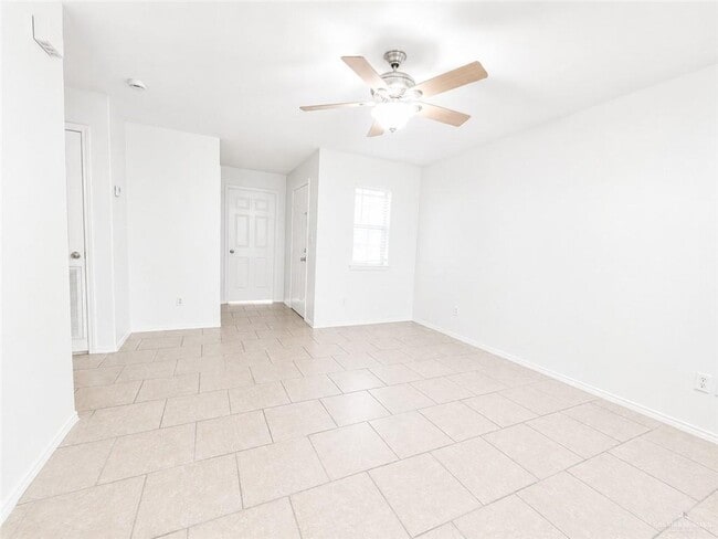 Building Photo - 12 Oasis Dr