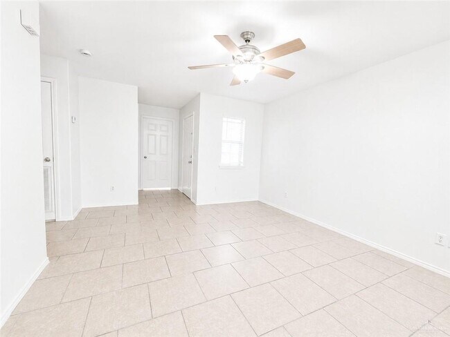 Building Photo - 1523 Oasis Dr