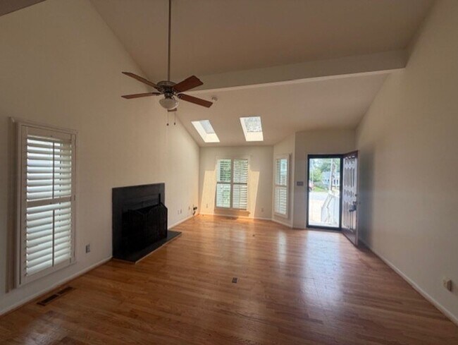 Building Photo - 206 64th St