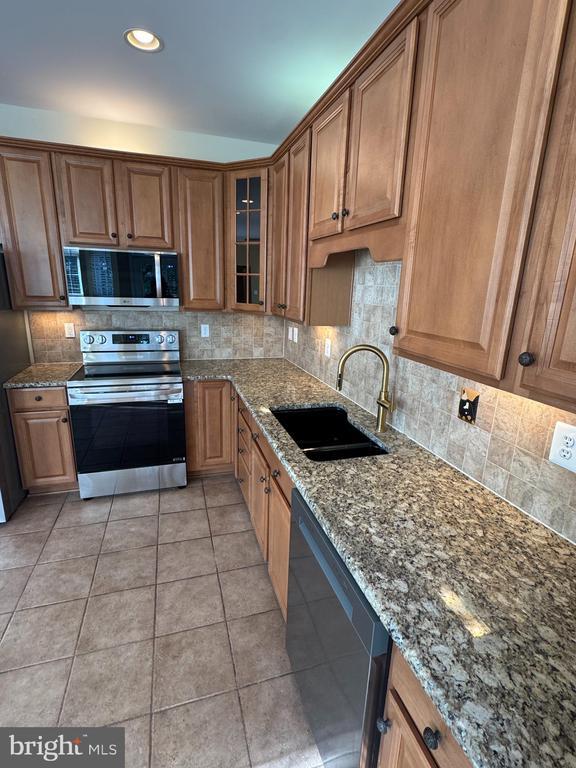 Building Photo - 400 Kintyre Ln