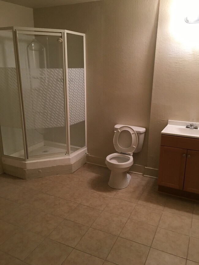 Building Photo - Section 8 only