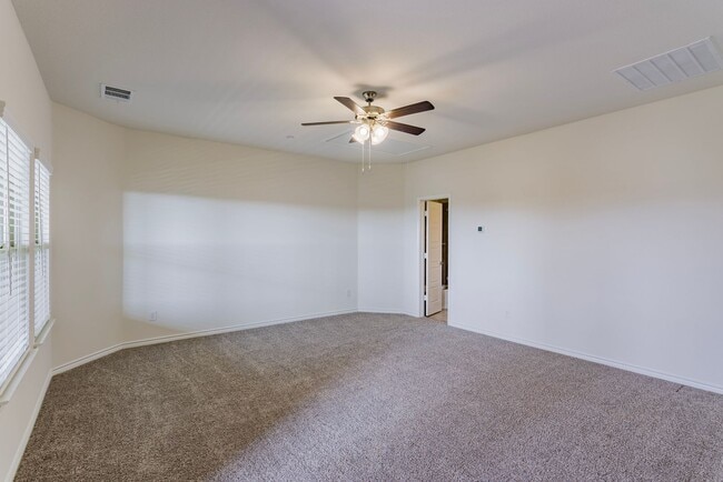 Building Photo - 326 Shasta Dr