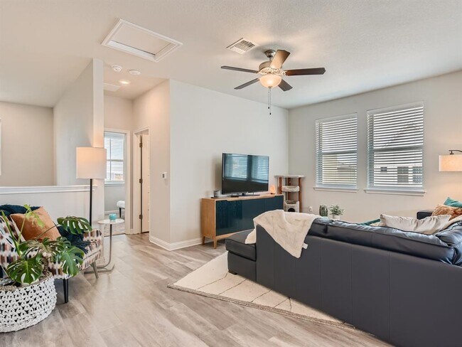 Building Photo - 7909 Mandela Bend